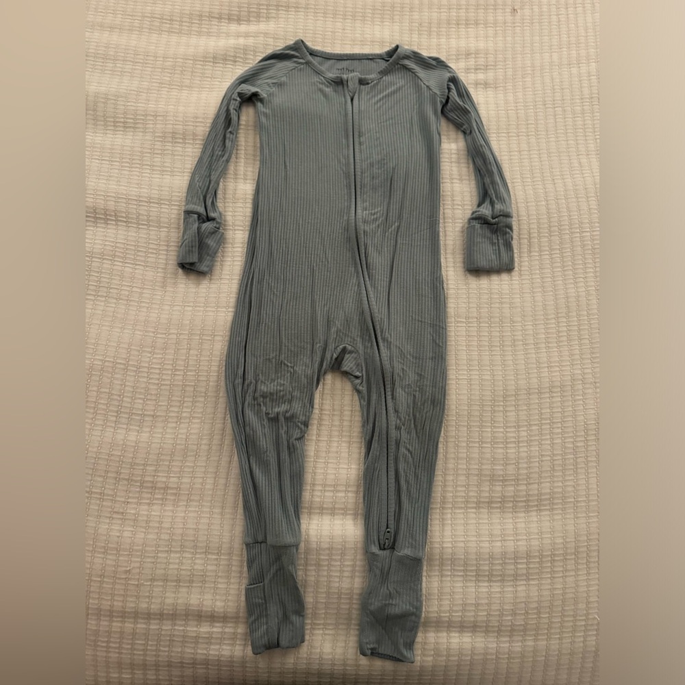 Little Sleepies stormy ribbed sz 12-18 month